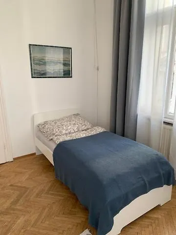 Charmante Altbauwohnung 72Qm Vienna 0*,  Austria