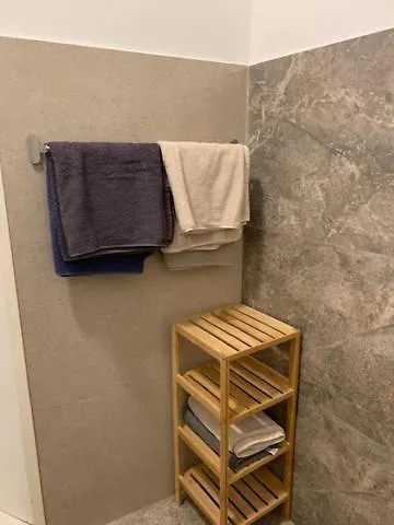 Charmante Altbauwohnung 72Qm فيينا شقة